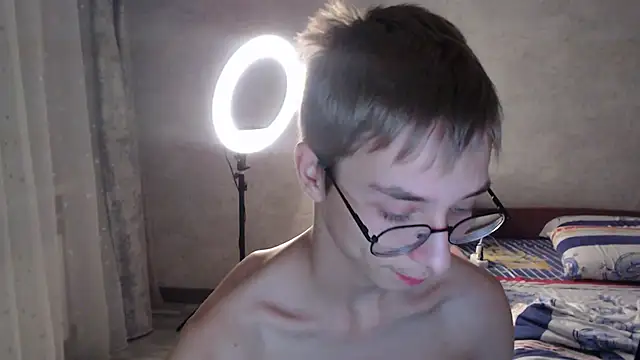 glasses cat online show from 11, 11, 2025