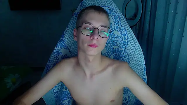 glasses cat online show from 10, 2, 2026