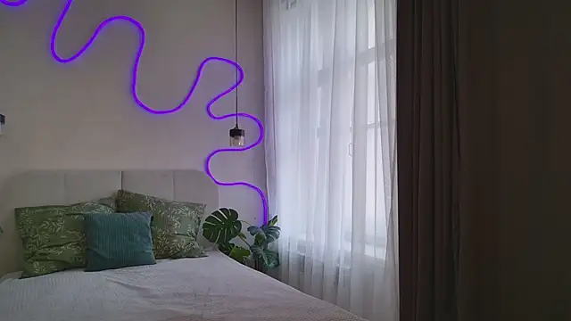 Lina Glow online show from 29, 4, 2026