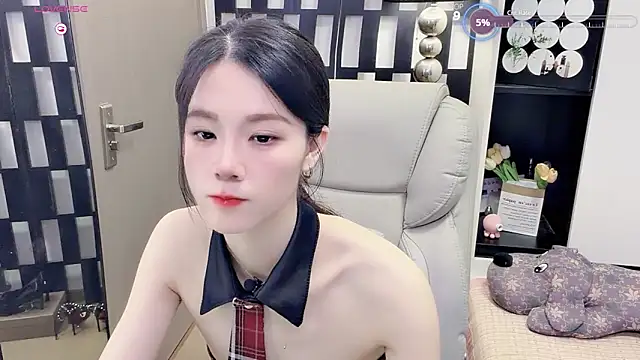 Snapshot of Yueyue-MM chatting on 12, 6, 2026 Yueyue-MM online show from 12, 6, 2026