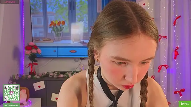 ElfredaTupy online show from 15, 3, 2026