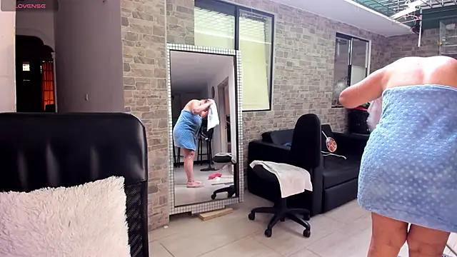  SARAI DUPONT online show from 12, 4, 2026