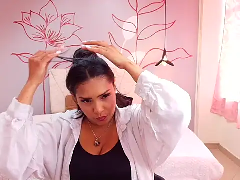 Ivi Rose   online show from 10, 9, 2025