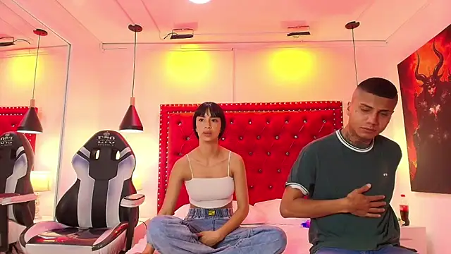 Snapshot of Damian_and_roxanne chatting on 1, 11, 2025 Damian and roxanne online show from 1, 11, 2025