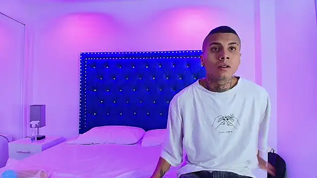 Snapshot of Damian_and_roxanne chatting on 30, 11, 2025 Damian and roxanne online show from 30, 11, 2025