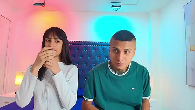 Snapshot of Damian_and_roxanne chatting on 12, 10, 2025 Damian and roxanne online show from 12, 10, 2025