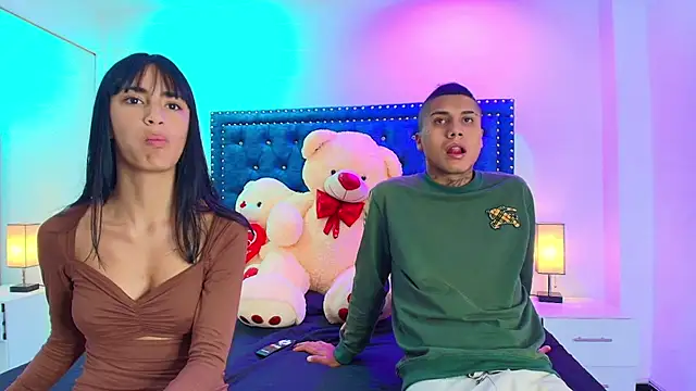 Snapshot of Damian_and_roxanne chatting on 17, 10, 2025 Damian and roxanne online show from 17, 10, 2025