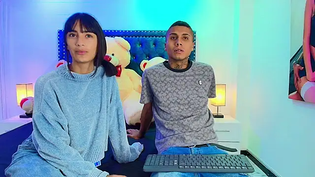 Snapshot of Damian_and_roxanne chatting on 15, 10, 2025 Damian and roxanne online show from 15, 10, 2025