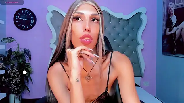 Honey Moontsts online show from 4, 5, 2026