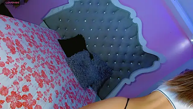 Honey Moontsts online show from 9, 3, 2026