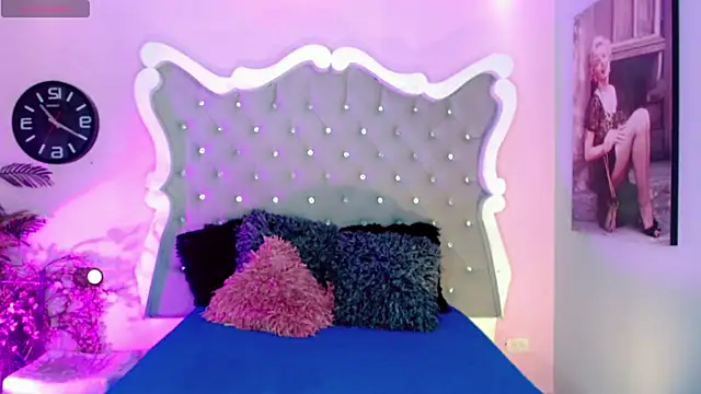 Honey Moontsts online show from 9, 1, 2026