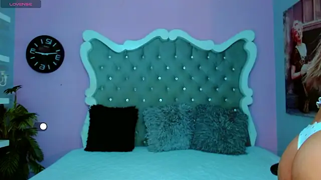 Honey Moontsts online show from 22, 3, 2026