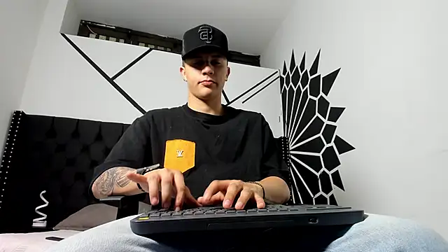 Snapshot of liaamsmiith_ chatting on 12, 9, 2025 liaamsmiith online show from 12, 9, 2025