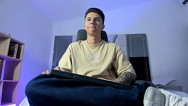 Snapshot of liaamsmiith_ chatting on 9, 9, 2025 liaamsmiith online show from 9, 9, 2025