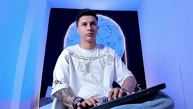 Snapshot of liaamsmiith_ chatting on 28, 10, 2025 liaamsmiith online show from 28, 10, 2025