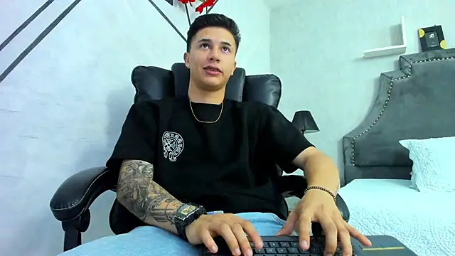 Snapshot of liaamsmiith_ chatting on 20, 11, 2025 liaamsmiith online show from 20, 11, 2025