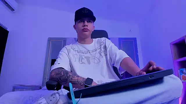 Snapshot of liaamsmiith_ chatting on 11, 9, 2025 liaamsmiith online show from 11, 9, 2025