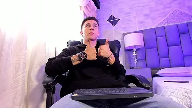 Snapshot of liaamsmiith_ chatting on 6, 10, 2025 liaamsmiith online show from 6, 10, 2025