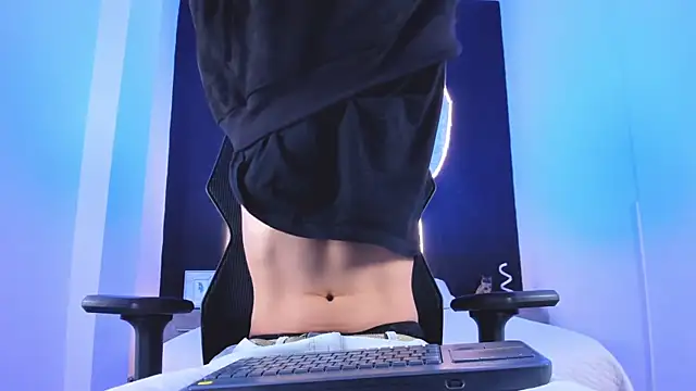 Snapshot of liaamsmiith_ chatting on 14, 11, 2025 liaamsmiith online show from 14, 11, 2025