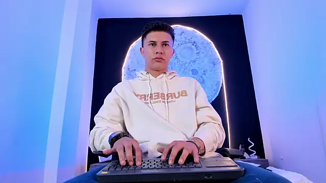 Snapshot of liaamsmiith_ chatting on 27, 10, 2025 liaamsmiith online show from 27, 10, 2025