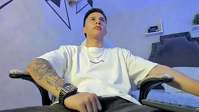 Snapshot of liaamsmiith_ chatting on 23, 11, 2025 liaamsmiith online show from 23, 11, 2025