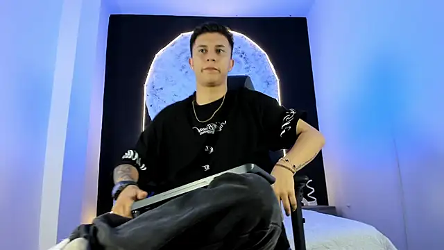 Snapshot of liaamsmiith_ chatting on 8, 11, 2025 liaamsmiith online show from 8, 11, 2025