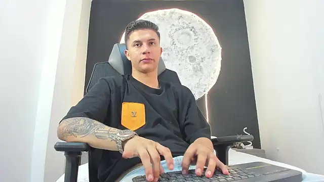 Snapshot of liaamsmiith_ chatting on 20, 10, 2025 liaamsmiith online show from 20, 10, 2025