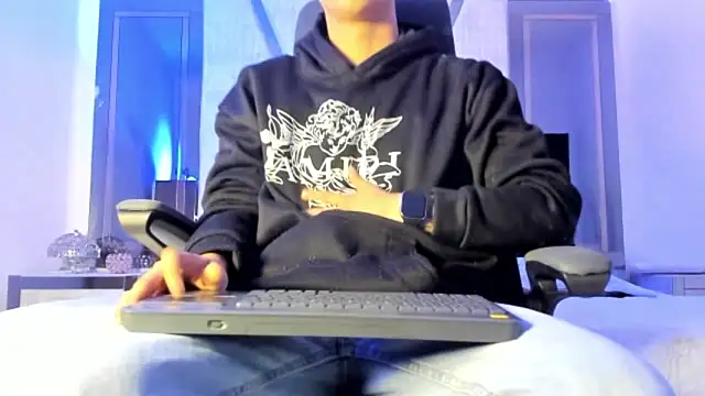 Snapshot of liaamsmiith_ chatting on 15, 9, 2025 liaamsmiith online show from 15, 9, 2025