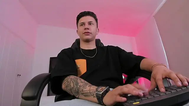 liaamsmiith  online show from 3, 12, 2025