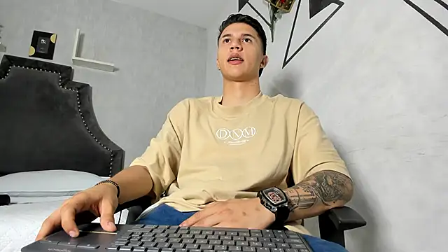 Snapshot of liaamsmiith_ chatting on 14, 10, 2025 liaamsmiith online show from 14, 10, 2025