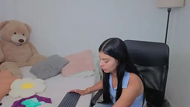 valerihouse online show from 4, 10, 2025