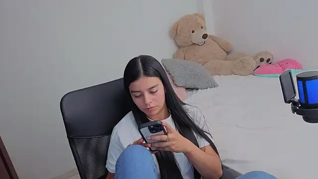 valerihouse online show from 22, 4, 2026