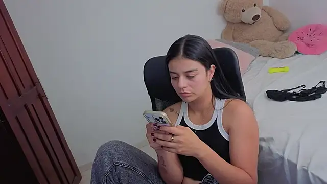 valerihouse online show from 11, 4, 2026