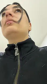 Scarlett 12 online show from 8, 10, 2025