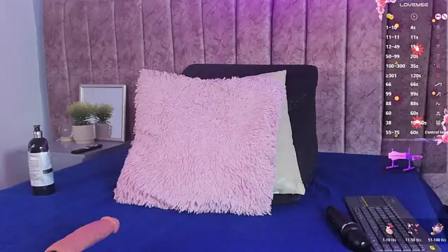 Niicolle Evanss online show from 4, 12, 2025