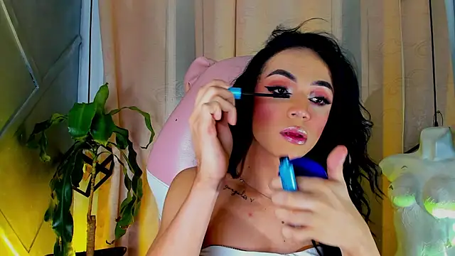 Snapshot of Cristal_Gem1 chatting on 5, 7, 2026 Cristal Gem1 online show from 5, 7, 2026