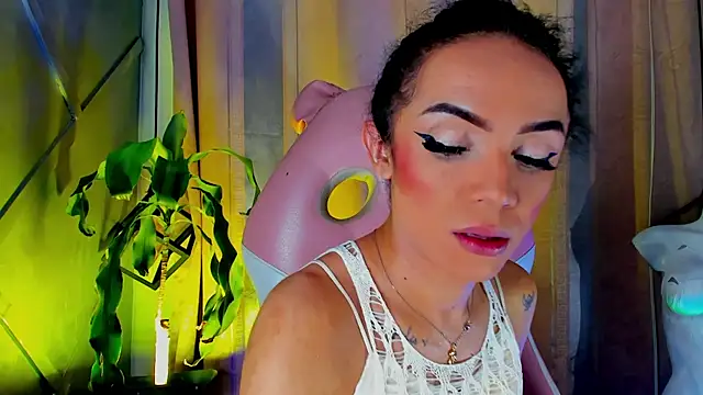Snapshot of Cristal_Gem1 chatting on 6, 7, 2026 Cristal Gem1 online show from 6, 7, 2026