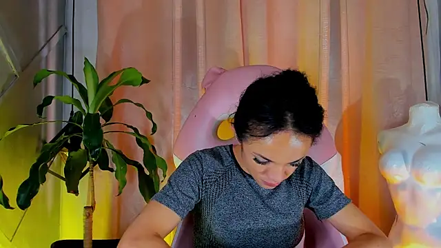 Snapshot of Cristal_Gem1 chatting on 8, 6, 2026 Cristal Gem1 online show from 8, 6, 2026