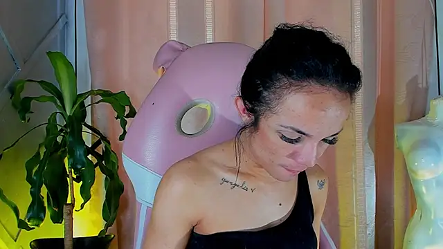Snapshot of Cristal_Gem1 chatting on 22, 6, 2026 Cristal Gem1 online show from 22, 6, 2026