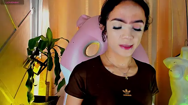 Snapshot of Cristal_Gem1 chatting on 11, 7, 2026 Cristal Gem1 online show from 11, 7, 2026