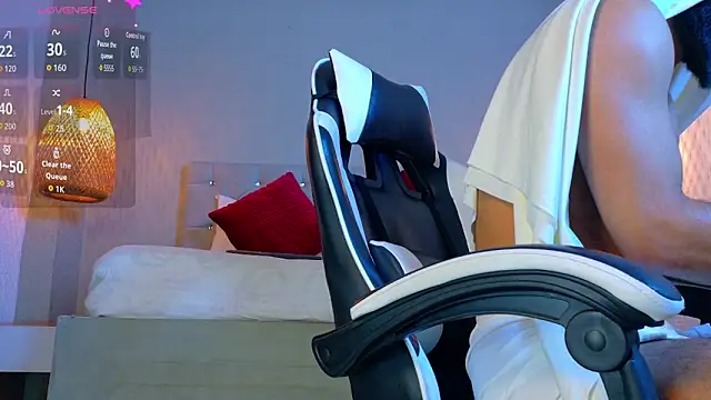 Thaiel Fosteer online show from 8, 11, 2025