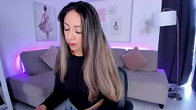 Laly dolce online show from 8, 9, 2025