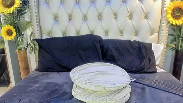 NyssaWood online show from 14, 11, 2025