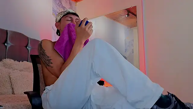 oliver mr  online show from 7, 4, 2026