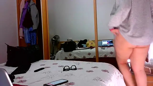 Cuquita83 online show from 6, 3, 2026