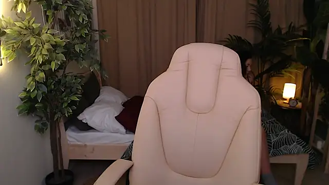 Halle Berrry online show from 12, 11, 2025