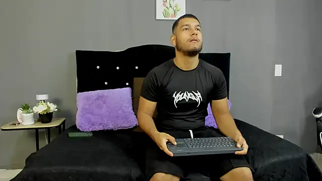 Snapshot of chatting on 4, 4, 2026 online show from 4, 4, 2026