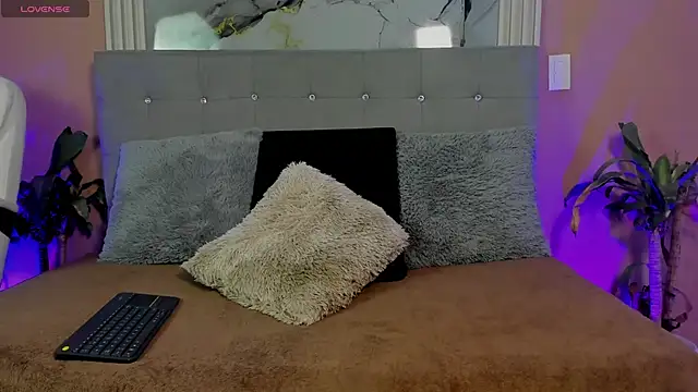 Snapshot of chatting on 10, 4, 2026 online show from 10, 4, 2026