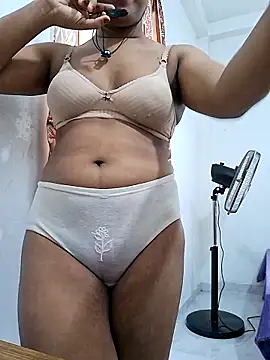Snapshot of BeautyGirl_sara chatting on 18, 6, 2026 BeautyGirl sara online show from 18, 6, 2026