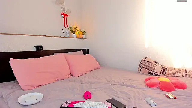 charlottacardi online show from 13, 2, 2026